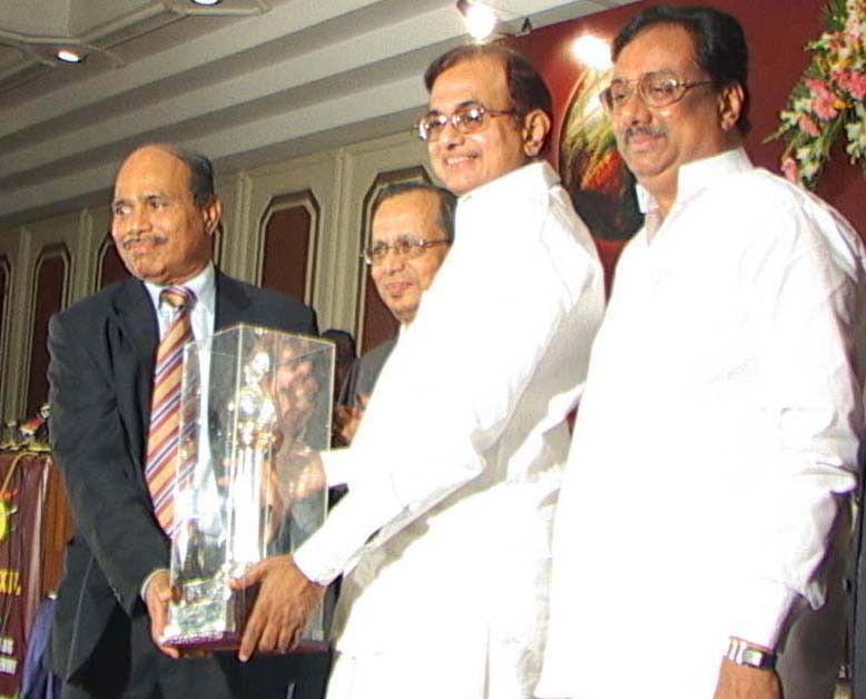 Historical public-event photograph showing Veeramani and P. Chidambaram