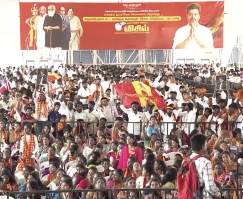 Crowd at the Madurantakam election campaign meeting